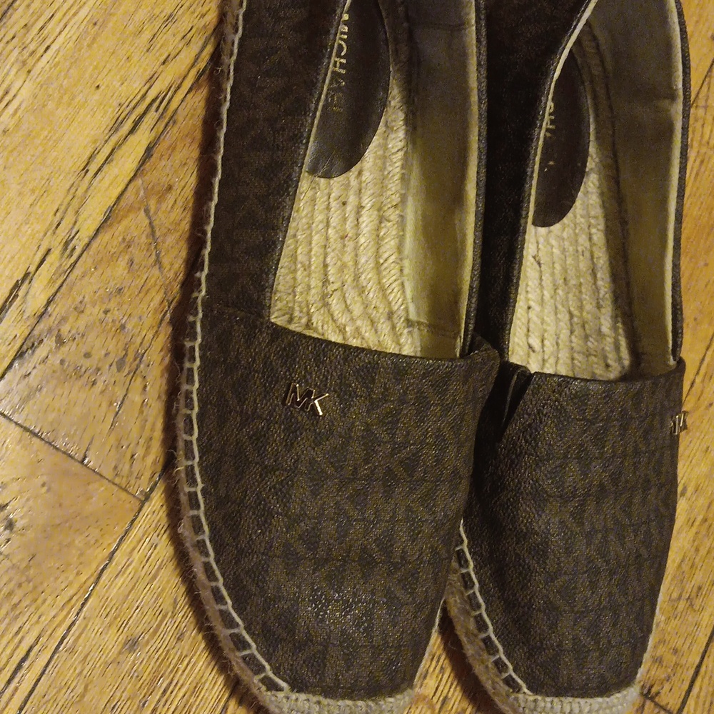 Michael cors flat shose size 8